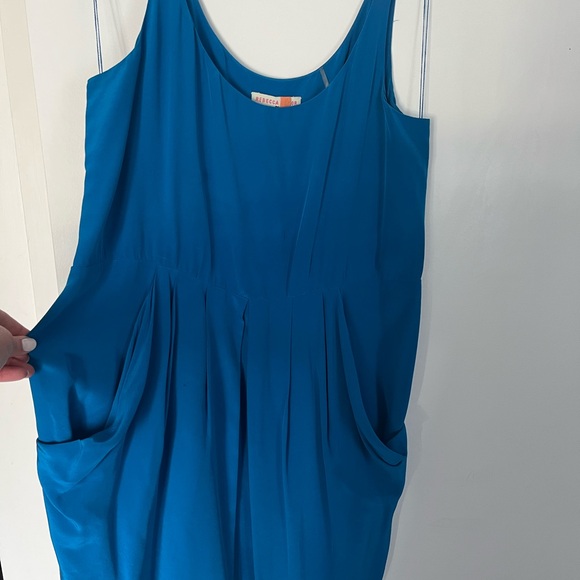 Rebecca Taylor 100% silk dress. With tie belt, bubble style bottom v forgiving! - Picture 2 of 9